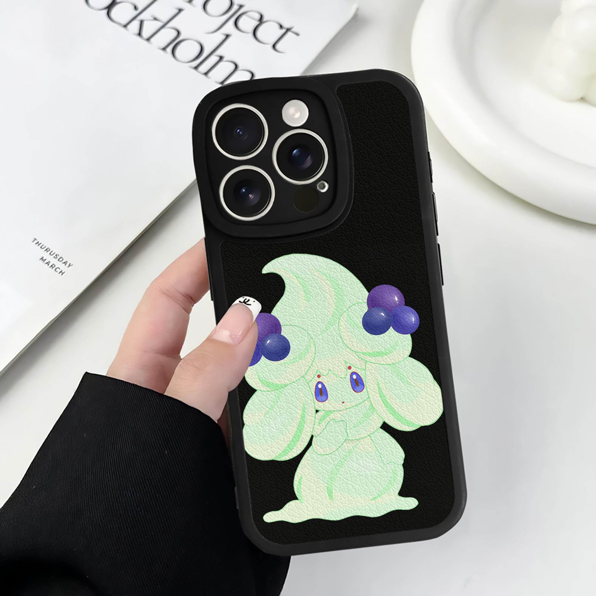 （画像用） ポケットモンスター Pokémon 【iPhone 16シリーズ対応】シリコンスマホケース（レザー調） 材質：シリコン